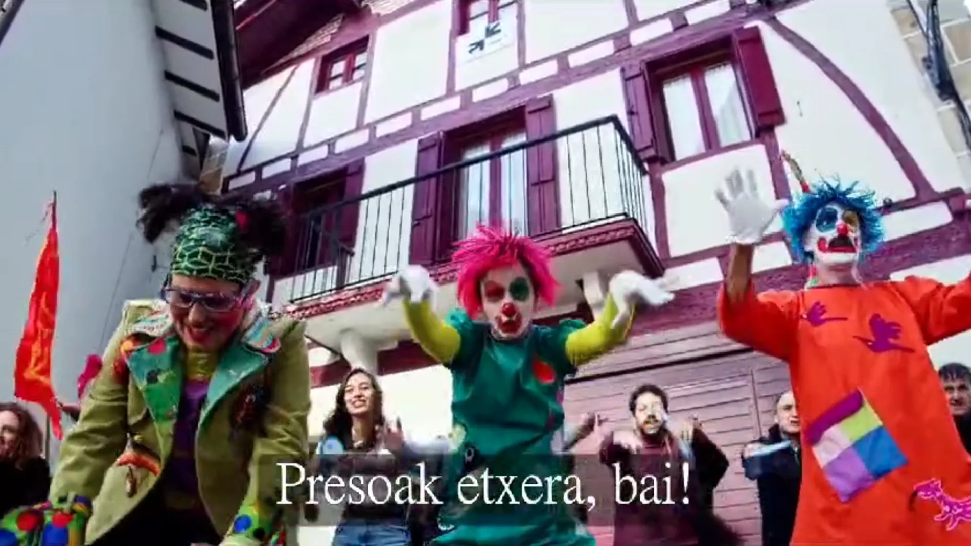 Los payasos piden libertad para los presos de ETA en un video infantil