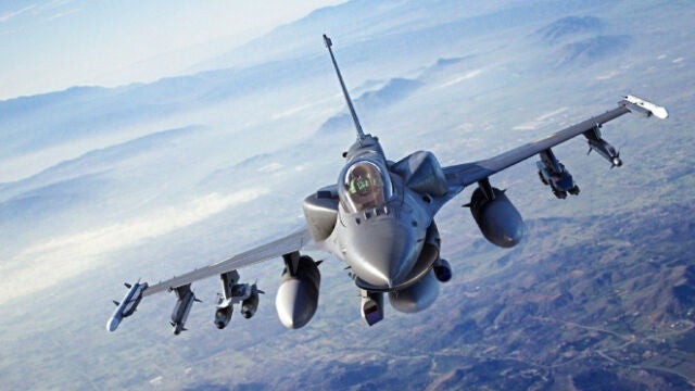 F-16.