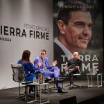 Presentación del libro “Tierra Firme” de Pedro Sánchez en el Circulo de Bellas Artes / © Alberto R. Roldán / D