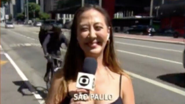 Una reportera es asaltada en plena conexión en directo