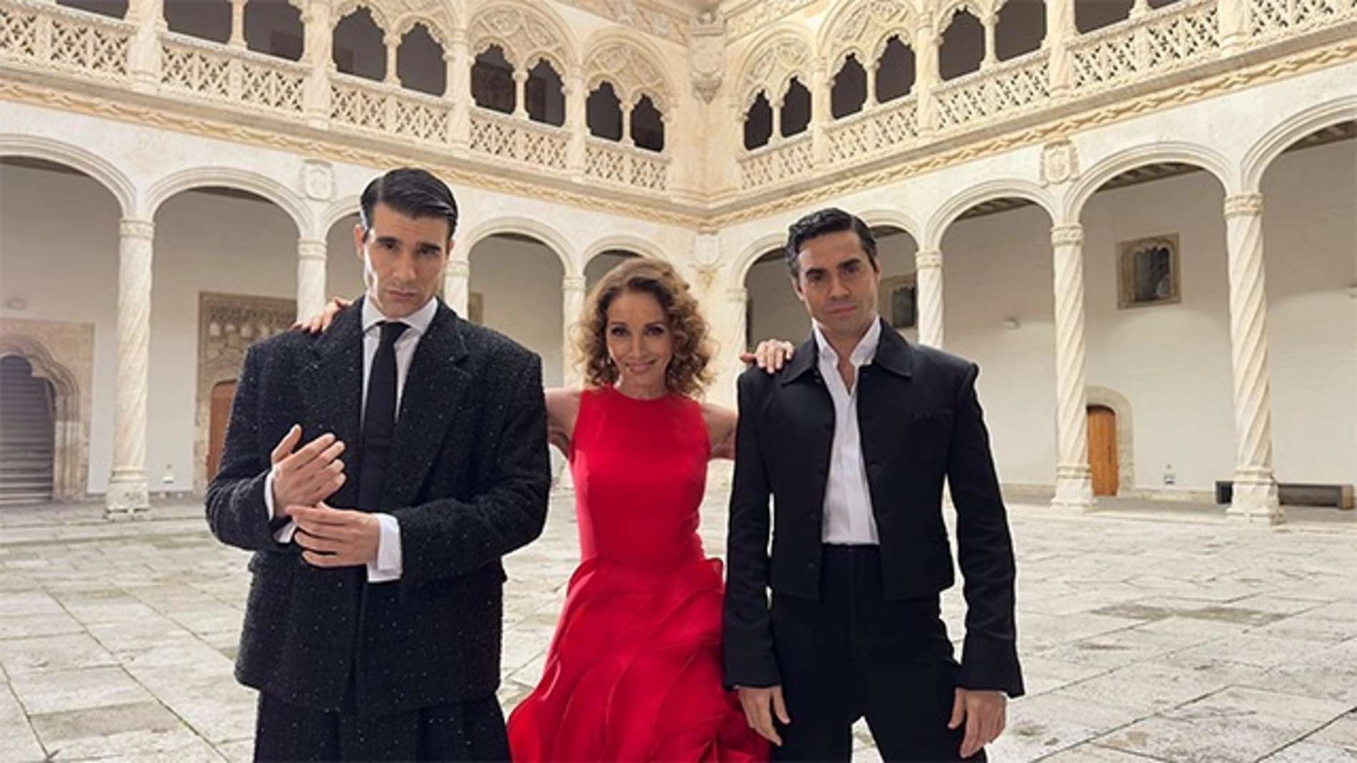 Ana Belén, Javier Ambrossi y Javier Calvo, presentadores de la gala, ruedan el spot de los Premios Goya en Valladolid