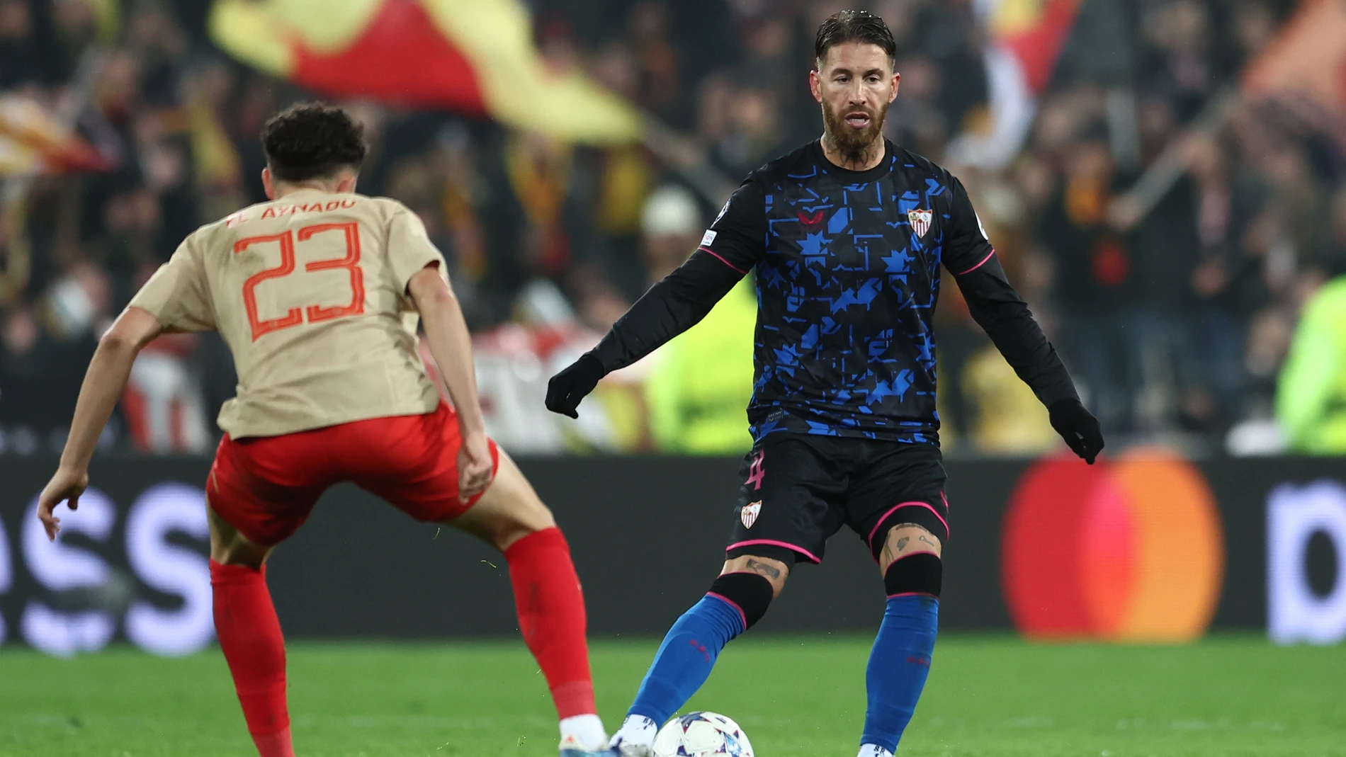 Lens (France), 12/12/2023.- Sergio Ramos of Sevilla in action during the UEFA Champions League group stage match between RC Lens and Sevilla FC, in Lens, France, 12 December 2023. (Liga de Campeones, Francia) EFE/EPA/MOHAMMED BADRA 
