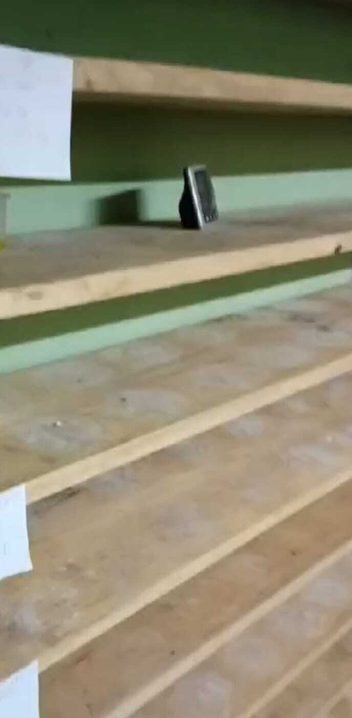 Estantería vacía de la quesería