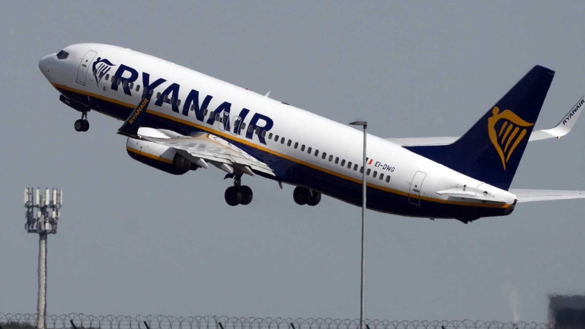 Un avión que se dirigía a Tenerife se ve forzado a realizar un aterrizaje de emergencia