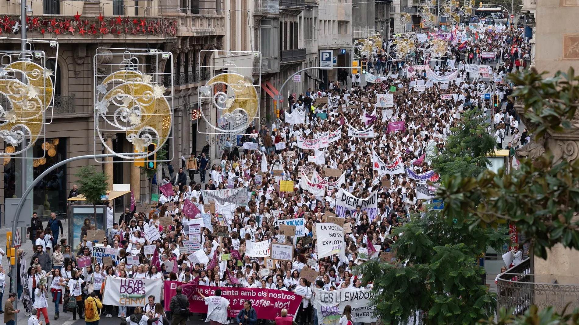 Manifestación de los trabajadores de la sanidad pública en el centro de Barcelona