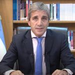 El ministro de Economía argentino, Luis Caputo, al presentar las primeras medidas del paquete de urgencia económica