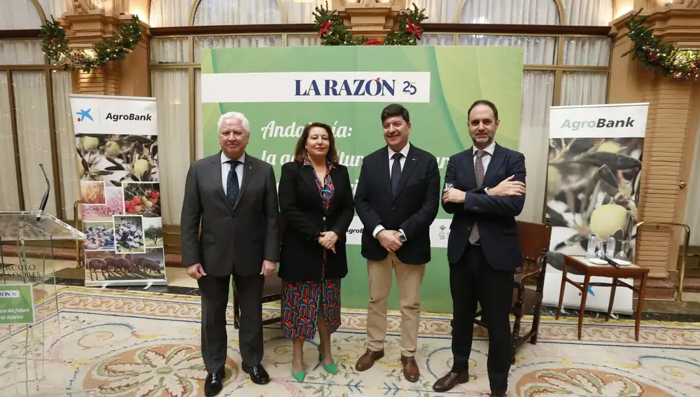 Antonio Piñero, Carmen Crespo, José Lugo y Antonio Martínez, en el encuentro informativo de LA RAZÓN