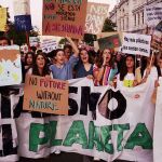 Miles de estudiantes se manifiestan contra el cambio climático en Madrid