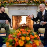 Joe Biden recibe al presidente de Ucrania, Volodimir Zelenski, ayer en la Casa Blanca