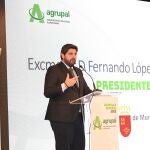 El presidente del Gobierno de la Región de Murcia, Fernando López Miras, en la clausura de la Asamblea General de la Agrupación de Empresas de Alimentación de Murcia, Alicante y Albacete (Agrupal)