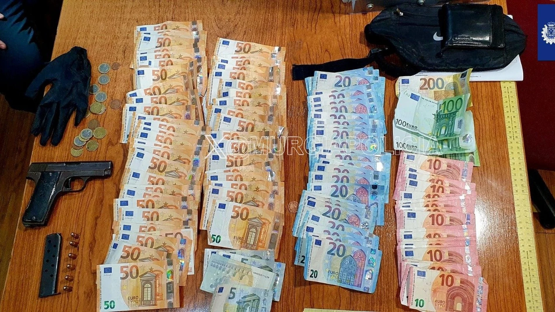 Imagen de los efectos incautados al individuo