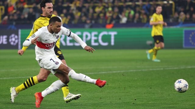 Mbappé chuta y marca un gol que no subió al marcador