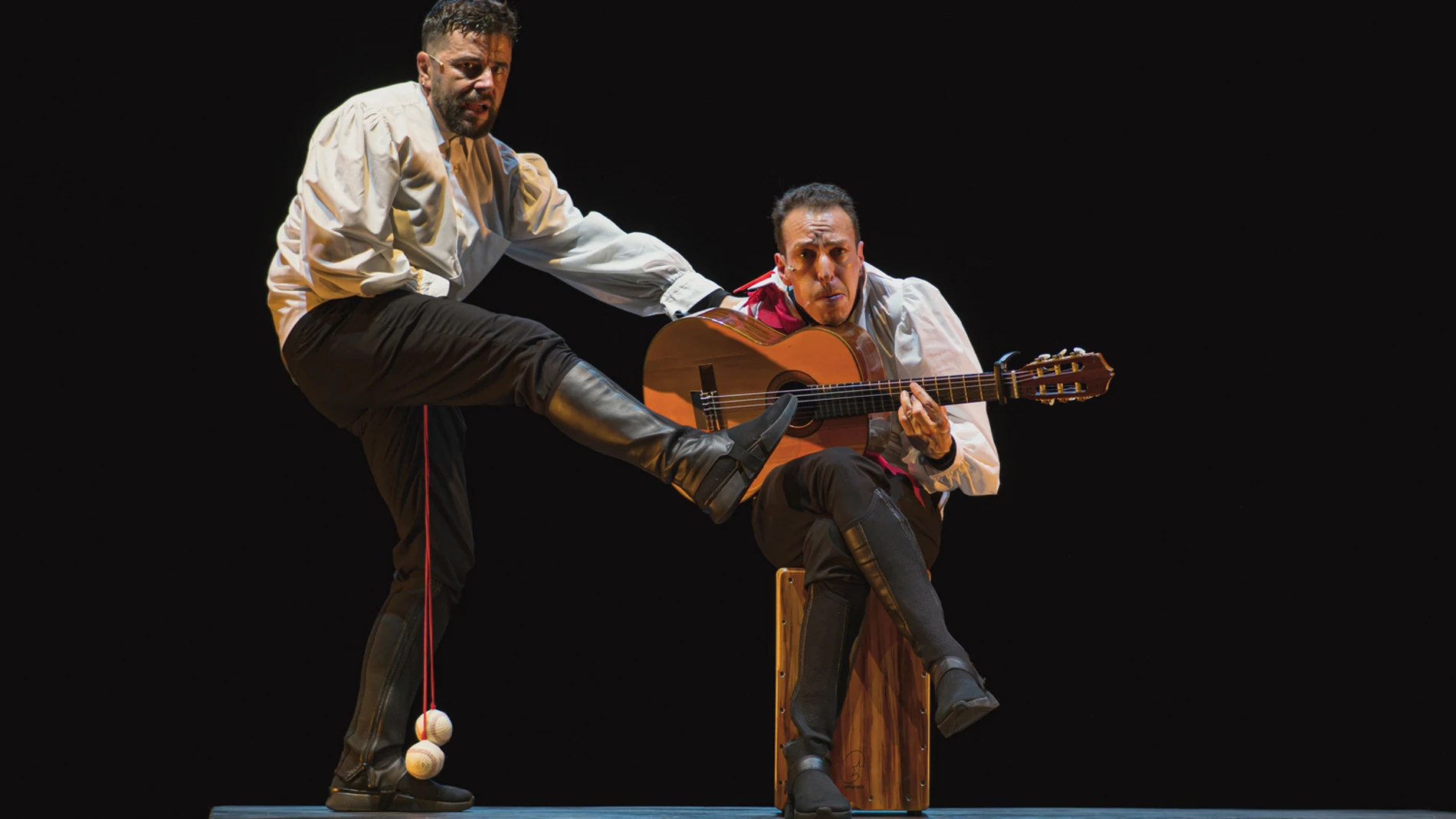 Daniel Rovalher y Juan Cañas durante la obra teatral «4x4»