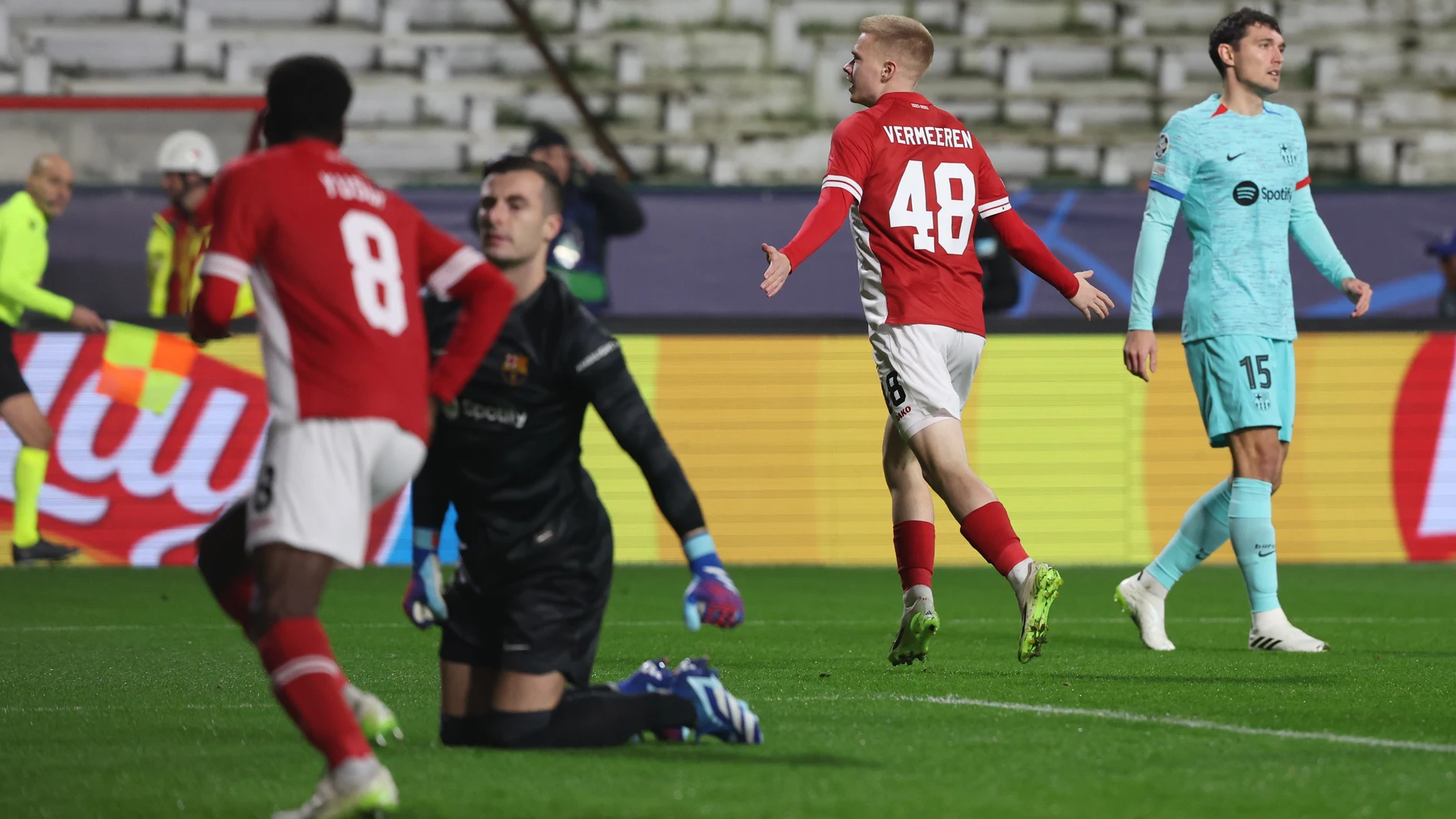 13 December 2023, Belgium, Antwerp: Antwerp's Arthur Vermeeren celebrates scoring his side's first goal during the UEFA Champions League group H soccer match between Royal Antwerp FC and FC Barcelona at the BOSUIL Stadium. Photo: Virginie Lefour/Belga/dpa 13/12/2023 ONLY FOR USE IN SPAIN