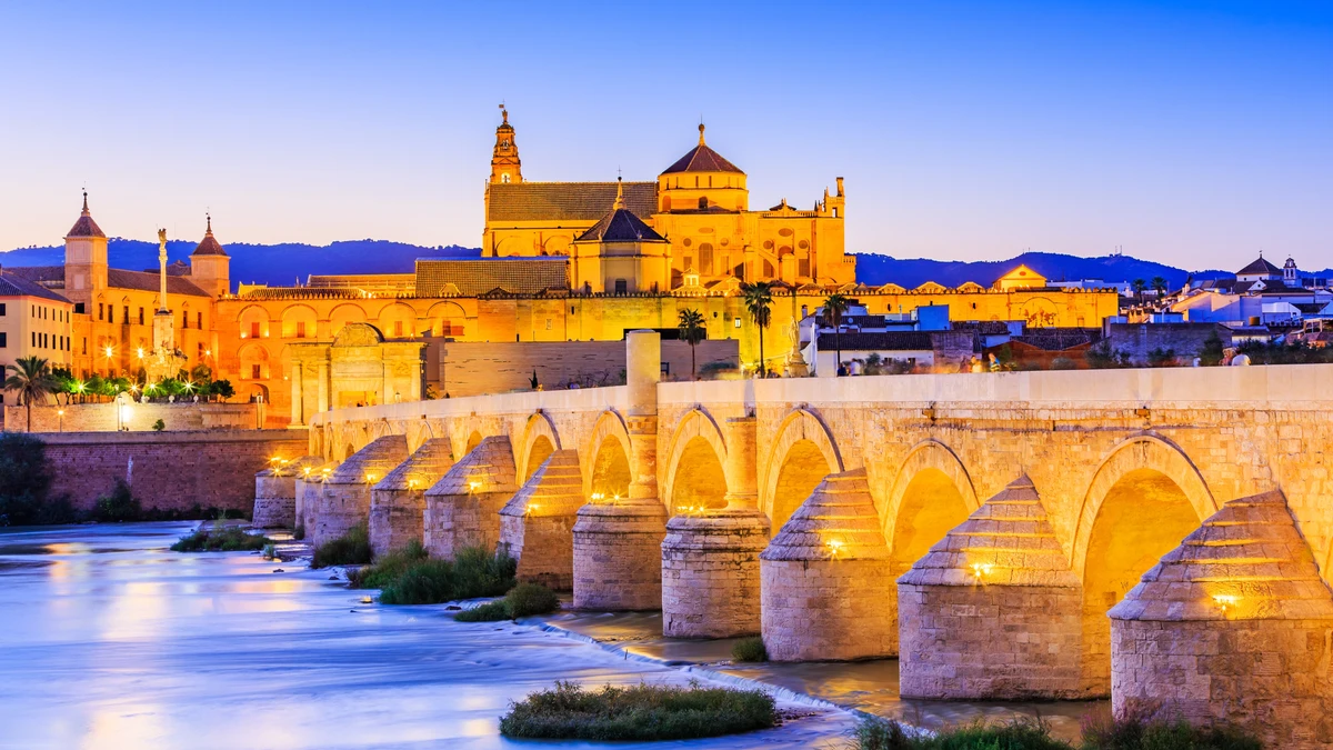 Córdoba tuvo alumbrado público 700 años antes que París y Londres