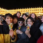 La plaza Mayor de Salamanca se va llenando para celebrar la Nochevieja universitaria