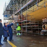 Margarita Robles durante su visita hoy a Navantia Ferrol para ver la construcción de la fragata F-111