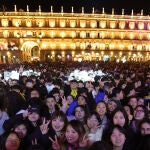 La plaza Mayor de Salamanca vuelve a celebrar este jueves la Nochevieja universitaria