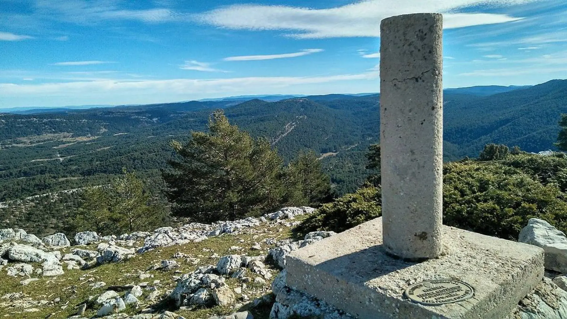 Cima del cerro de la Mogorrita (1.865 m), la cumbre más alta de la provincia de Cuenca.