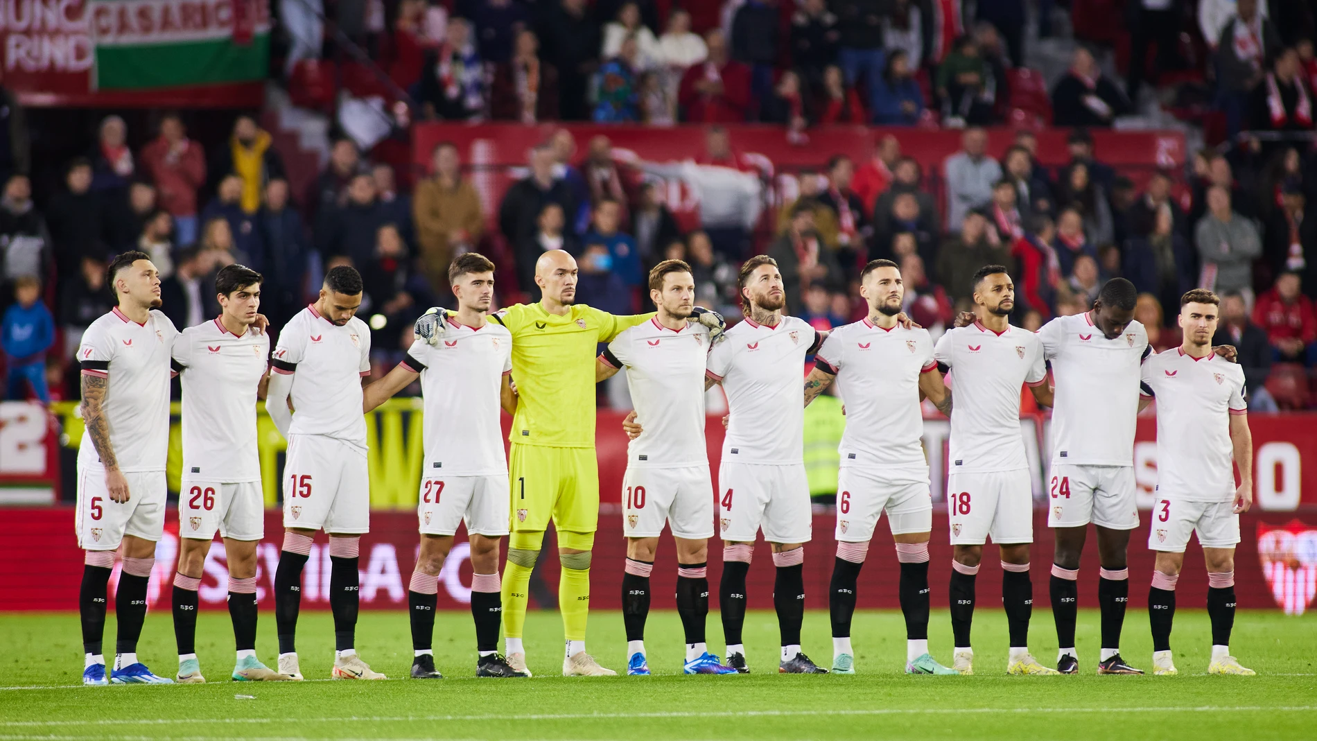 Players of Sevilla FC pose for photo during the Spanish league, LaLiga EA Sports, football match played between Sevilla FC and Getafe CF at Ramon Sanchez-Pizjuan stadium on December 16, 2023, in Sevilla, Spain. AFP7 16/12/2023 ONLY FOR USE IN SPAIN