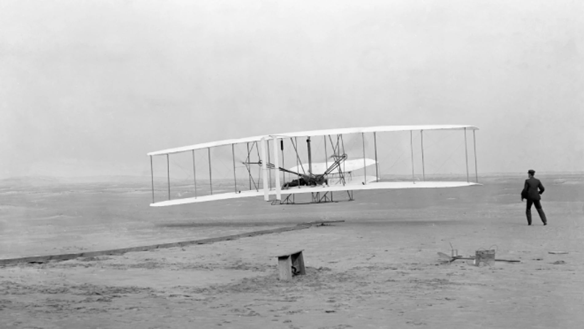 Cómo una parte del ala del Flyer I, el primer avión en volar hace 120 años, terminó en Marte. 