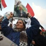 Simpatizantes del presidente Al Sisi salen a las calles de El Cairo a celebrar su victoria