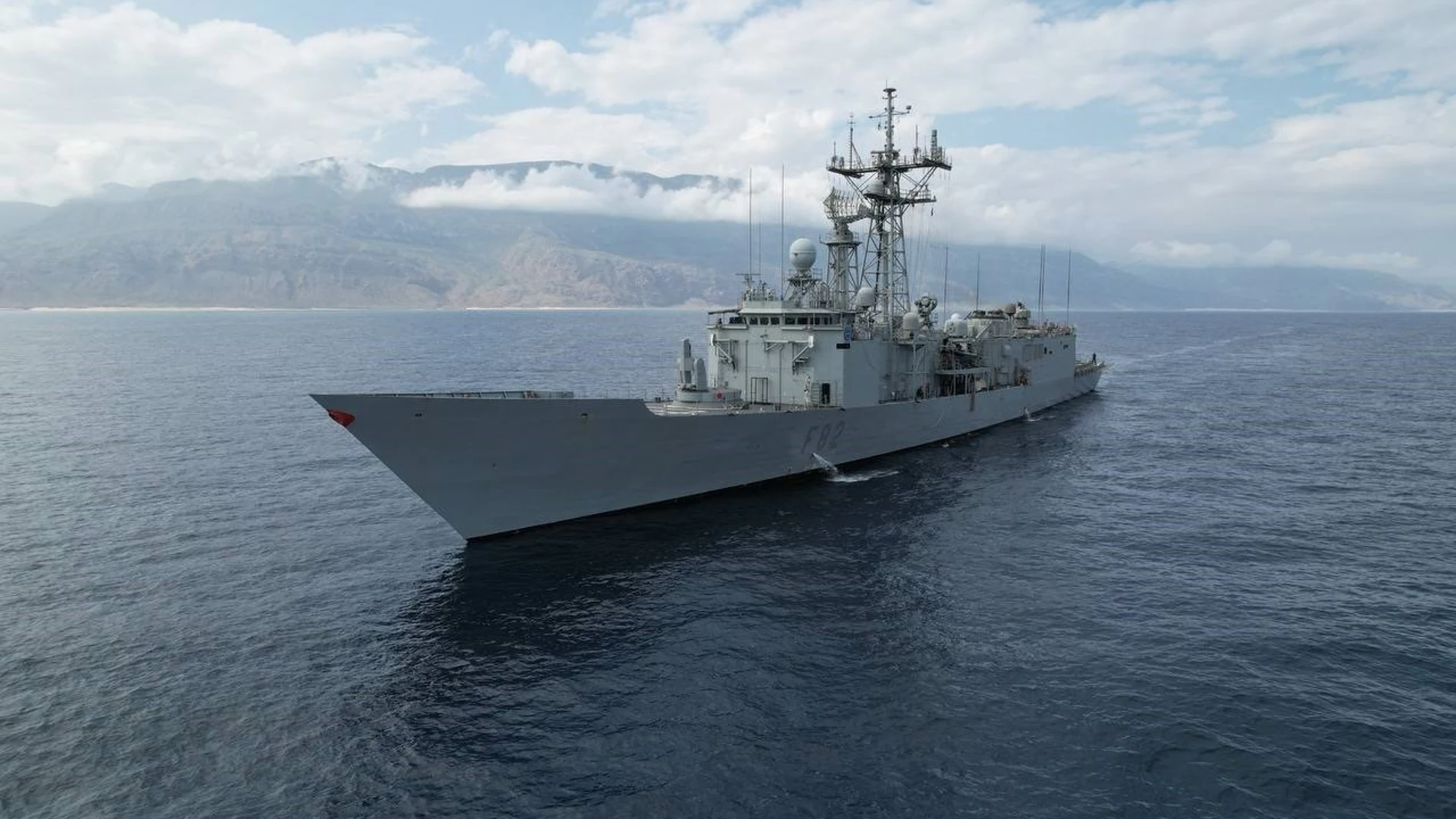 UE.- La fragata 'Victoria' de la Armada monitoriza la situación del mercante búlgaro que sufrió un ataque en el Índico