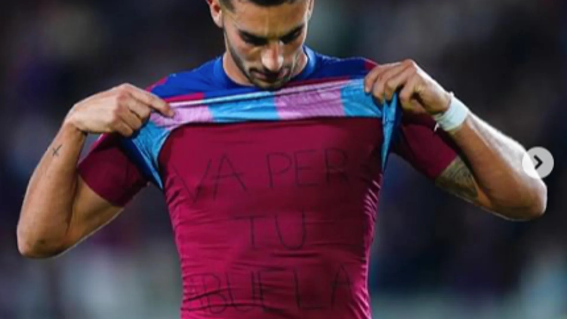 Imagen compartida por Ferran Torres con la dedicatoria a su abuela