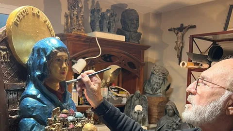 La primera escultura del mundo de la Virgen de Palestina instalada en la Colegiata de San Bartolomé