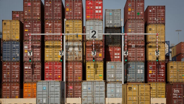 MADRID.-Las exportaciones en la región bajan un 6,7% hasta octubre y las importaciones caen un 10,6%