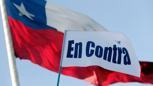 Más del 55 % de los chilenos rechazan la propuesta de una Constitución conservadora