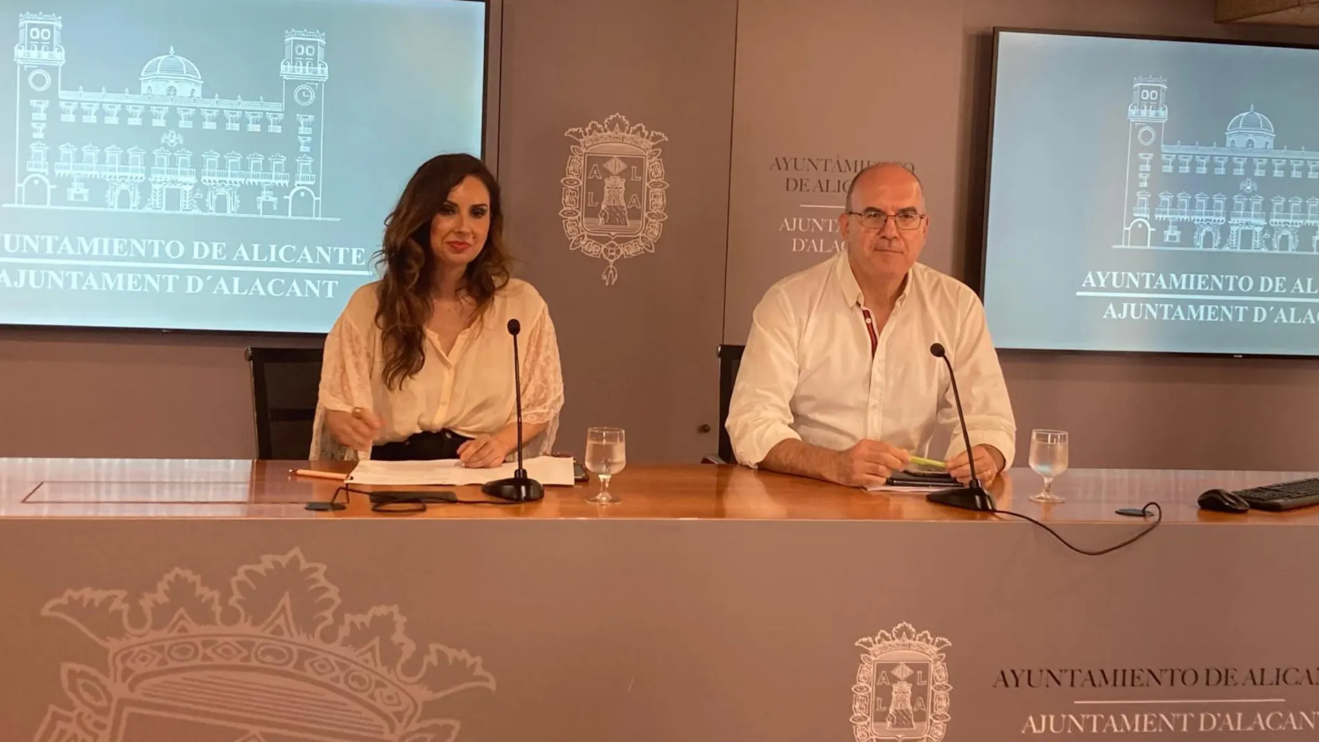 Ana Poquet y Manuel Villar, portavoces del gobierno local de Alicante, en una imagen de archivo
