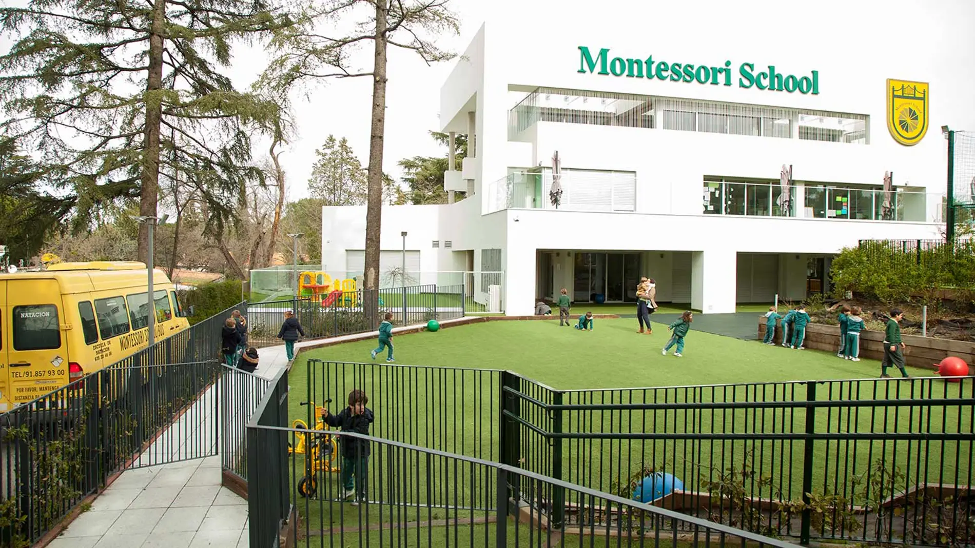 El colegio fue fundado en septiembre de 2014 y forma parte de un grupo de escuelas Montessori británicas