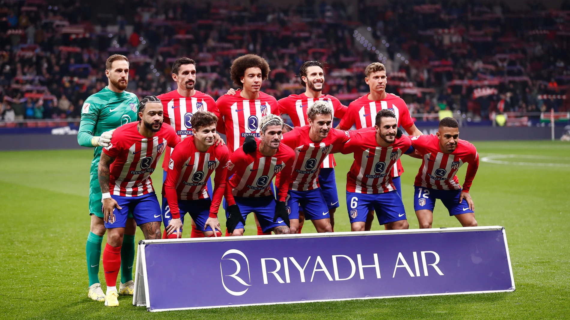 Players of Atletico de Madrid pose for photo during the Spanish League, LaLiga EA Sports, football match played between Atletico de Madrid and Getafe CF at Civitas Metropolitano stadium on December 19, 2023, in Madrid, Spain. AFP7 19/12/2023 ONLY FOR USE IN SPAIN