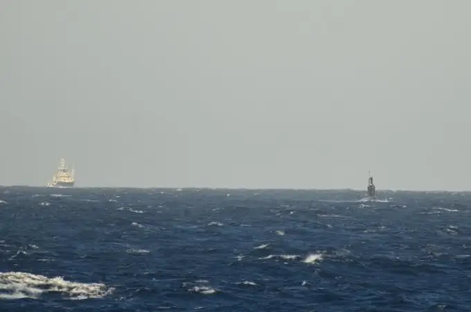 La Armada concluye la vigilancia de un submarino ruso y su escolta a su paso por aguas españolas