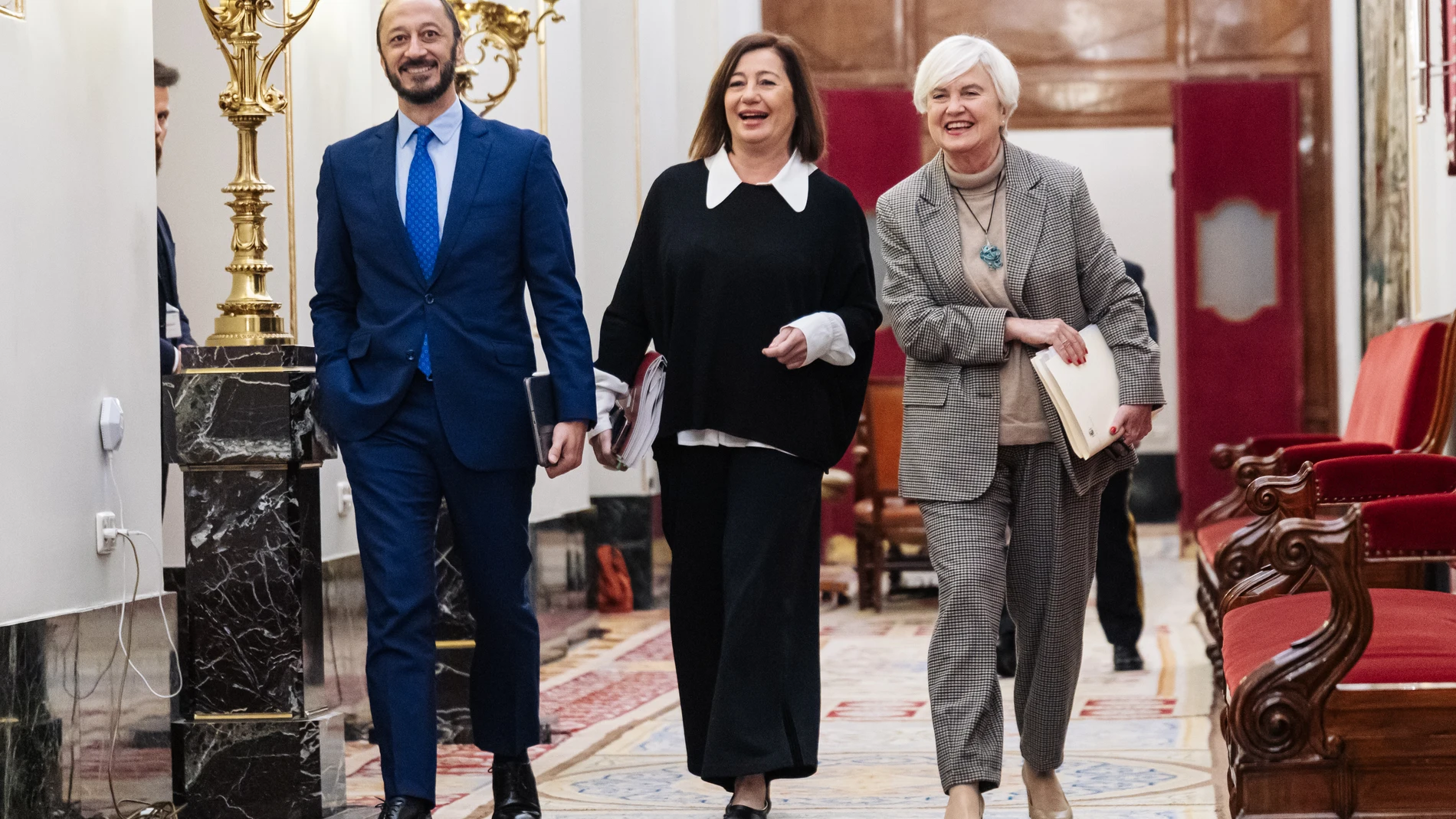 (I-D) El vicepresidente del Congreso, Alfonso Rodríguez Gómez de Celis; la presidenta del Congreso, Francina Armengol, y la portavoz adjunta del PSOE en el Congreso, Isaura Leal, a su llegada a una reunión de la Mesa del Congreso de los Diputados, a 19 de diciembre de 2023, en Madrid (España). 19 DICIEMBRE 2023;MADRID;MESA DEL CONGRESO;CONGRESO DE LOS DIPUTADOS Carlos Luján / Europa Press 19/12/2023