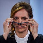 La ministra de Sanidad, Mónica García, durante la rueda de prensa posterior a la reunión del Consejo de Ministros, este martes en Moncloa.