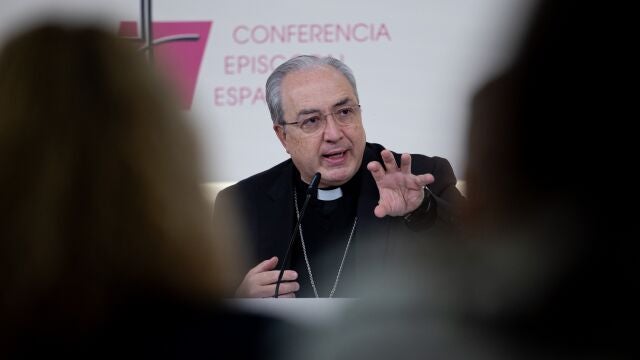 El secretario general de la Conferencia Episcopal Española, César García Magán presenta la Memoria de actividades de la Iglesia 2022 después de que el despacho Cremades haya entregado el informe que los obispos encargaron sobre los abusos sexuales en la Iglesia, este martes en Madrid. EFE/ Daniel Gonzalez