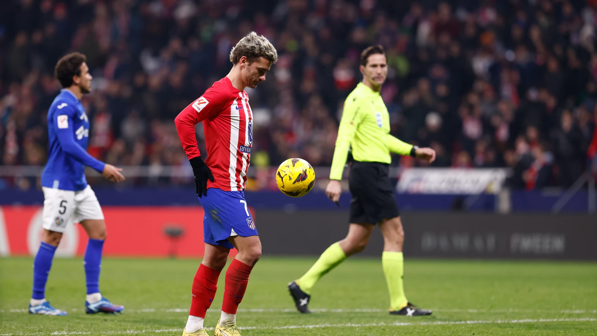 Antoine Griezmann of Atletico de Madrid in action during the Spanish League, LaLiga EA Sports, football match played between Atletico de Madrid and Getafe CF at Civitas Metropolitano stadium on December 19, 2023, in Madrid, Spain. AFP7 19/12/2023 ONLY FOR USE IN SPAIN