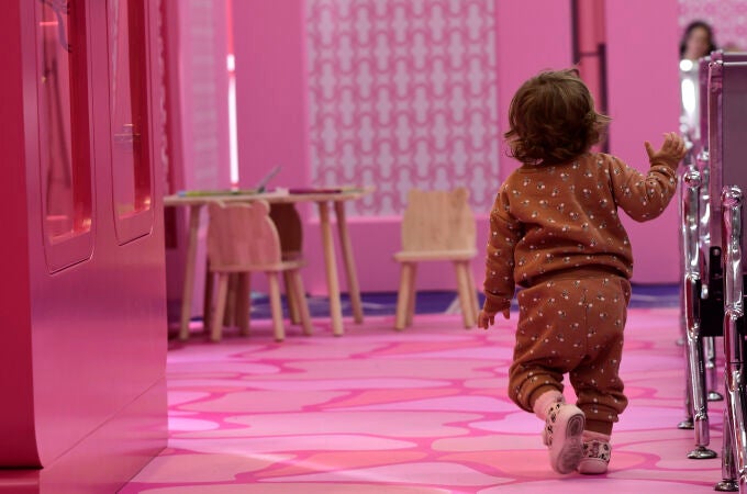 La "casa" de Barbie de los Campos Elíseos se traslada al Materno Infantil de Almería