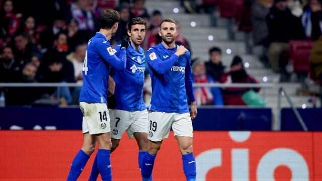 Borja Mayoral celebra su primer gol con el Getafe ante el Atlético de Madrid dedicado a David Broncano