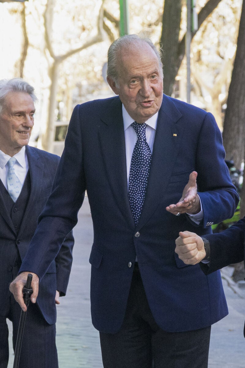 El Rey Juan Carlos I llega al cumpleaños de la infanta Elena