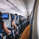Un hombre ha sido acusado de robar a otros pasajeros durante un vuelo