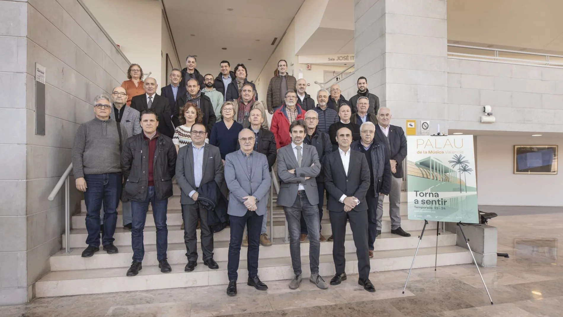 A la presentación del certamen asistió el concejal de Cultura, José Luis Moreno, el director del Palau de la Música, Vicent Llimerá y el director de Estrategia del Ayuntamiento, Manuel Tomás, además de representantes de las sociedades musicales