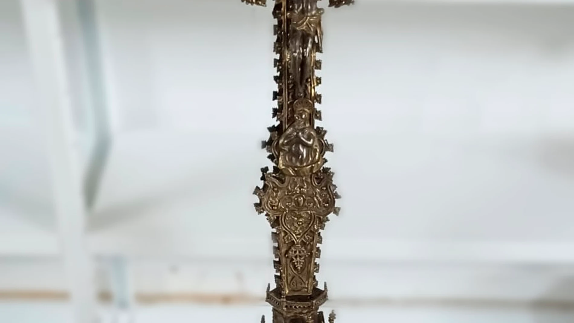 Cruz robada en 1981 en la iglesia de Sant Martí Sarroca (Barcelona). UNIVERSIDAD DE ZARAGOZA 21/12/2023