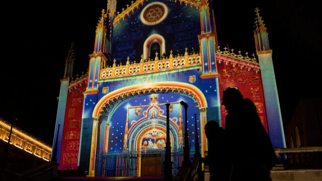  la Iglesia de San Jerónimo el Real, acoge la instalación artística del artista lumínico Patrice Warrener a. D
