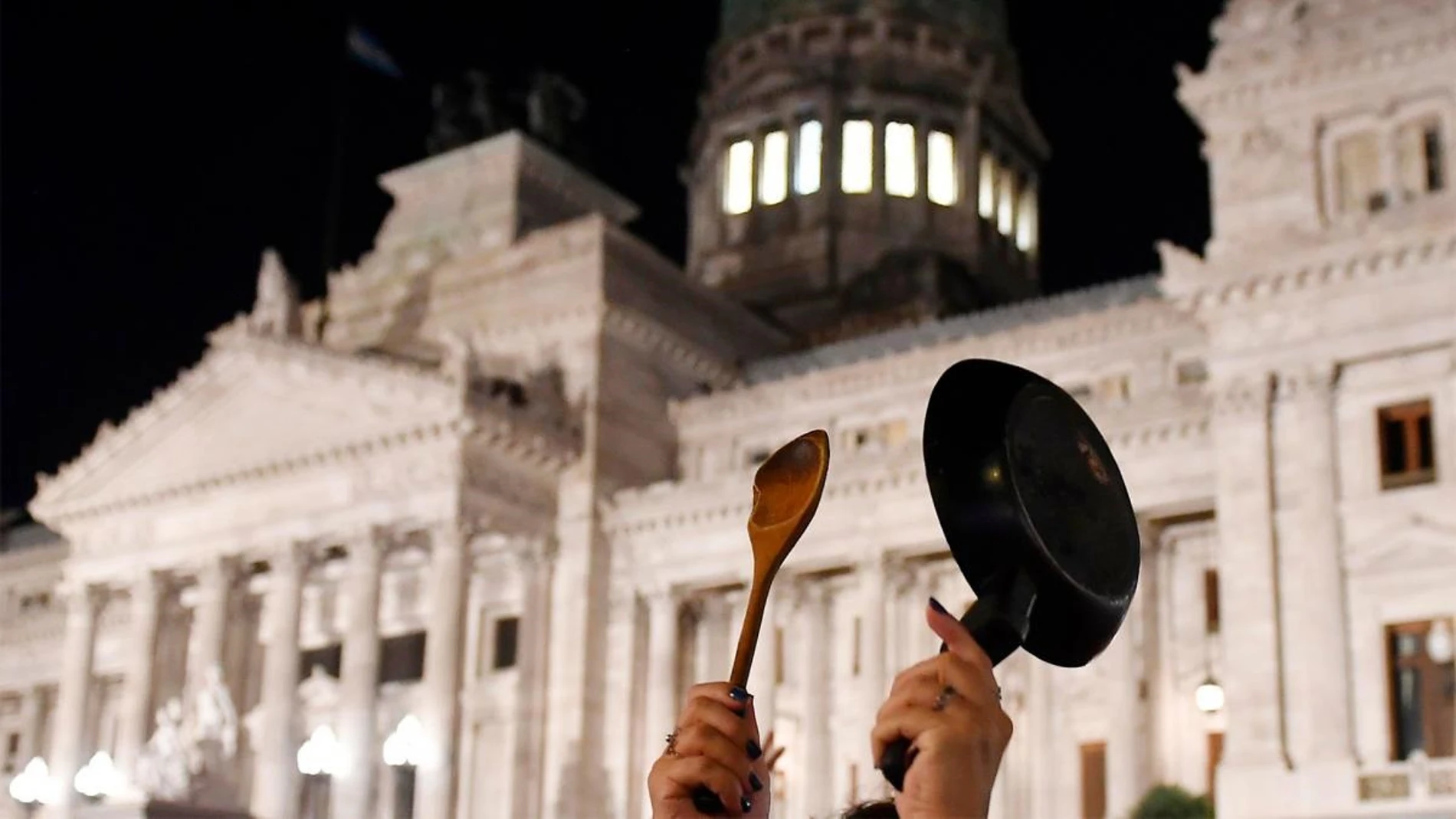 Argentina.- Segunda noche consecutiva de protestas en Argentina contra las medidas económicas de Milei