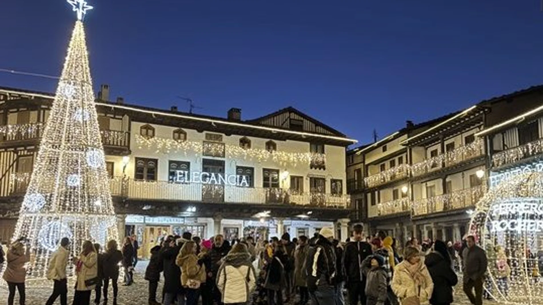 Iluminación navideña en La Alberca (Salamanca)