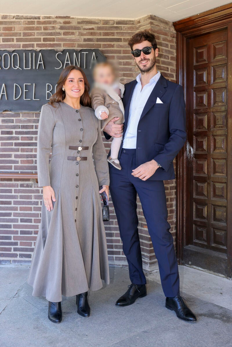 Marta Pombo y Luis Zamalloa con su hija Matilda.