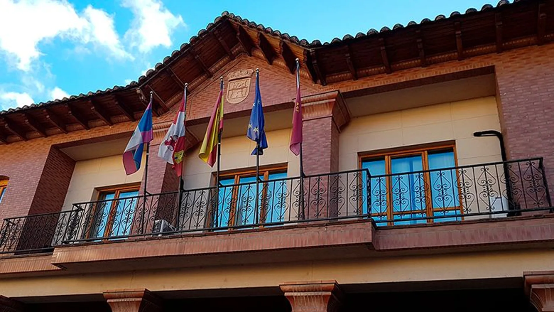 Imagen de la fachada del Ayuntamiento de Santa María del Páramo (León)